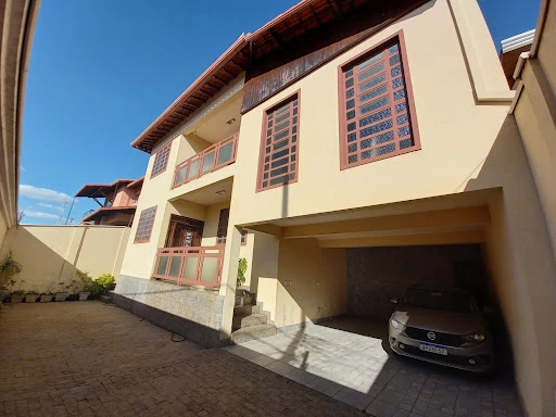 Casa Guarujá Quintal e 4 Vagas