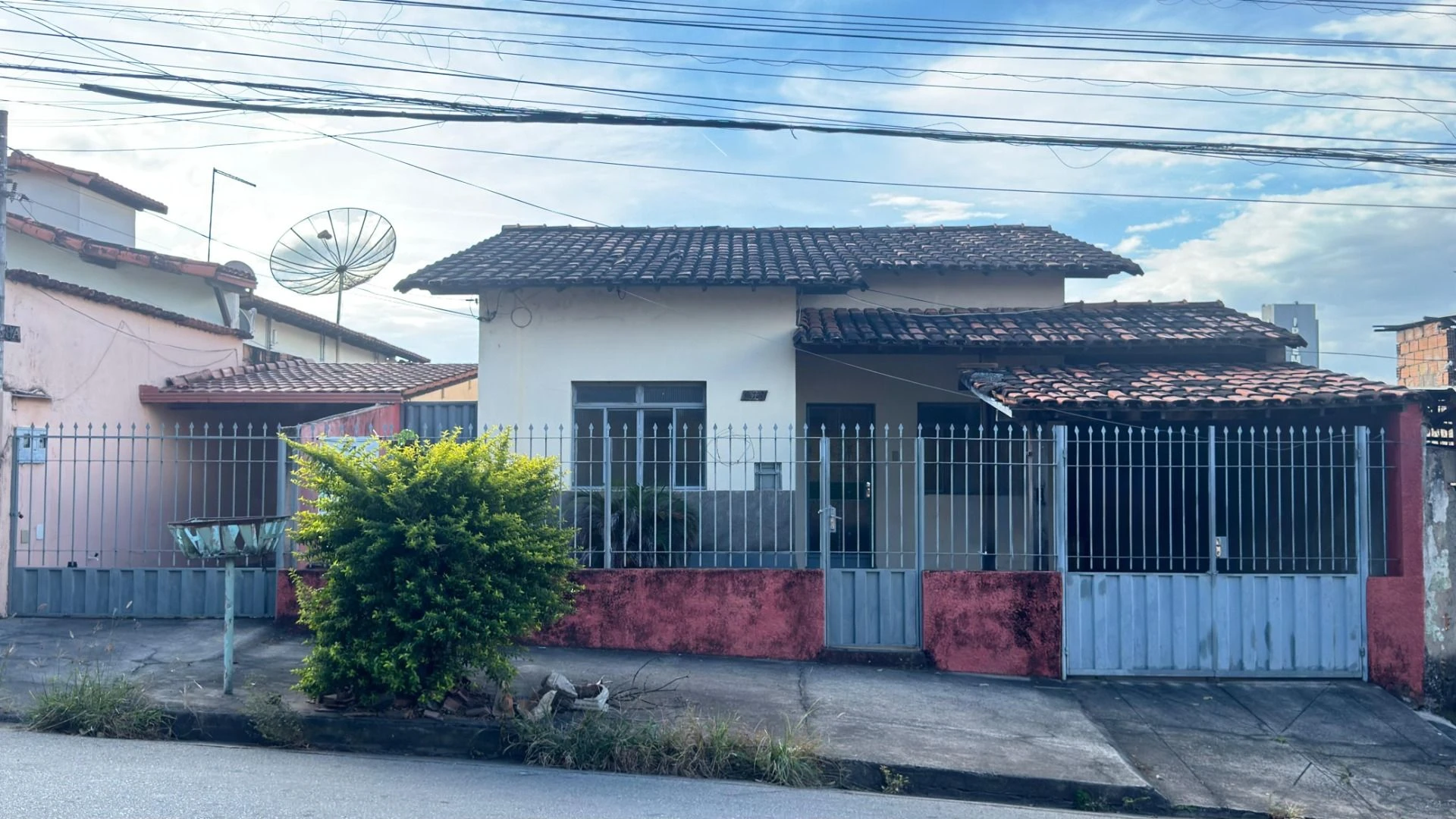 Casa a venda ideal para construtores - Brasiléia