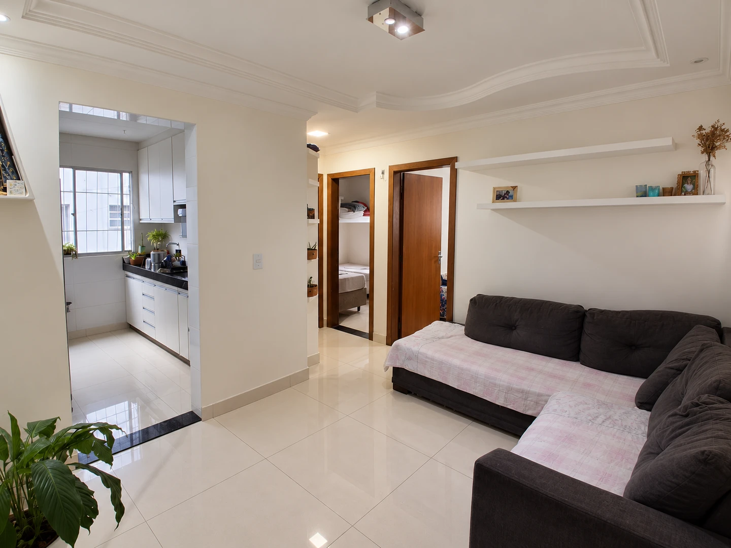 APARTAMENTO A VENDA NO PARQUE DAS INDÚSTRIAS - 2 QUARTOS E COZINHA PLANEJADA