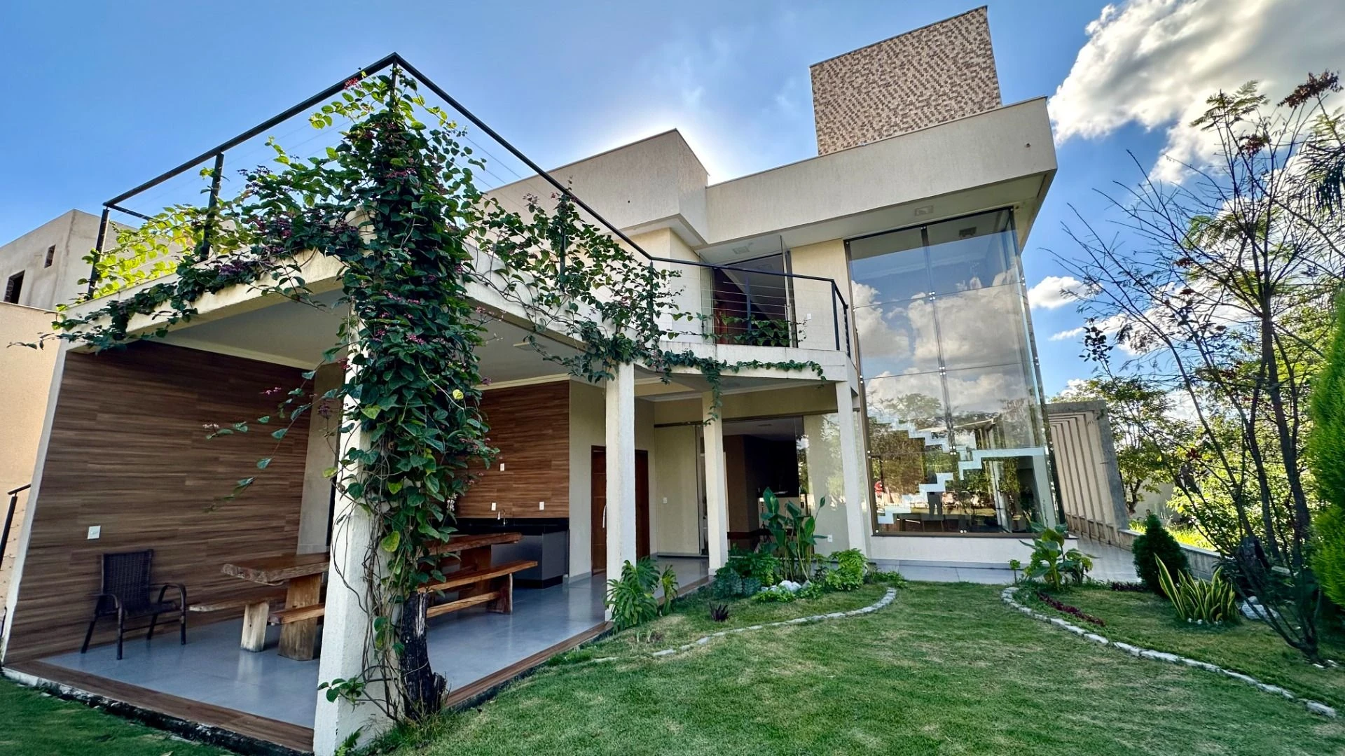 Casa com 3 dormitórios à venda, 300 m² por R$ 2.490.000,00 - Condomínio Ouro Verde - Betim/MG