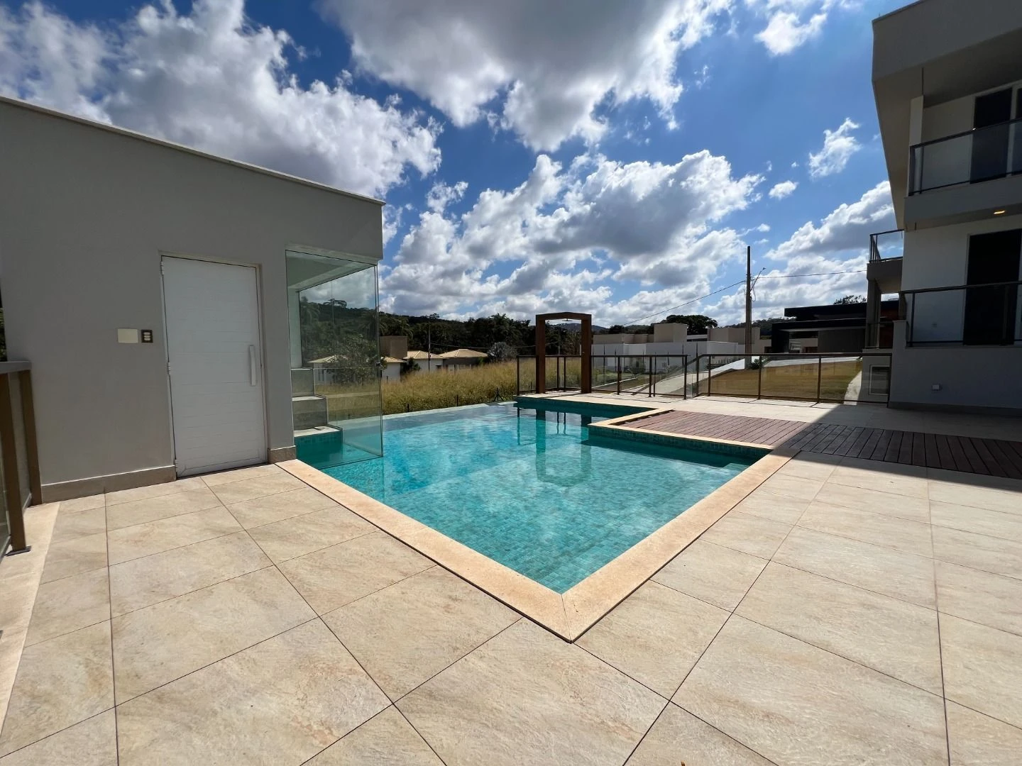 Casa com 6 dormitórios à venda, 500 m² por R$ 3.600.000,00 - Condomínio Valle da Serra - Betim/MG