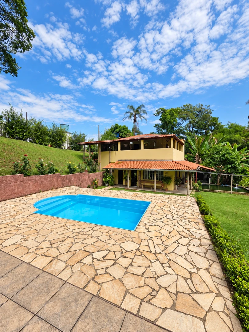 CHÁCARA À VENDA EM ESMERALDAS/MG | 1.080 m² • PISCINA • POÇO ARTESIANO • ESCRITURA E REGISTRO